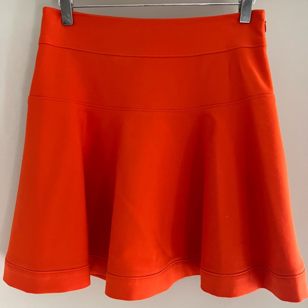 Elizabeth James skirt. Color Orange. Size 6. Good condition.
